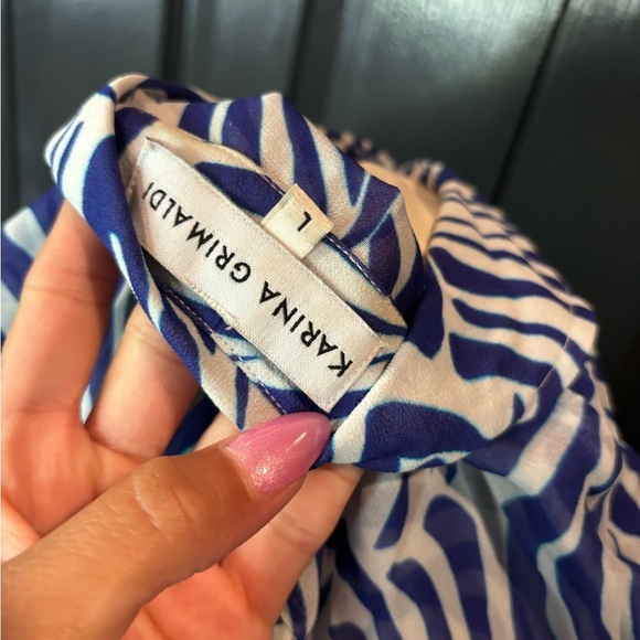 Karina Grimaldi Blue and White Patterned Blouse - Picture 4 of 4